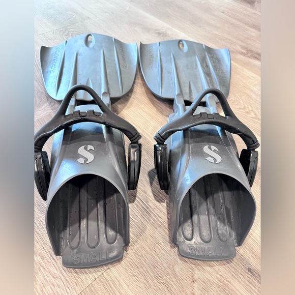 Scuba Pro Seawing Nova Gorilla Fins in Graphite - Picture 3 of 6